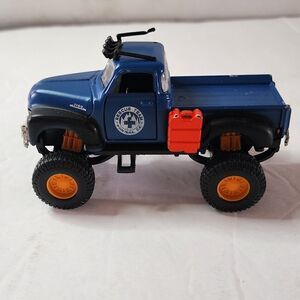 Maisto 1:64 Scale 1953 Chevy 3100 Pick-Up Truck Midnight Blue Rescue Team